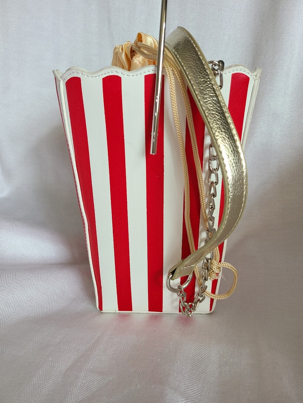 Popcorn Red & White Novelty Crossbody Bag - Fresh and Hot - Picture 2 of 6